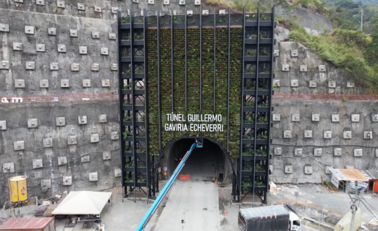 Alcaldía de Medellín donará 342.000 millones de pesos a la Sección 2

 – Primer plano