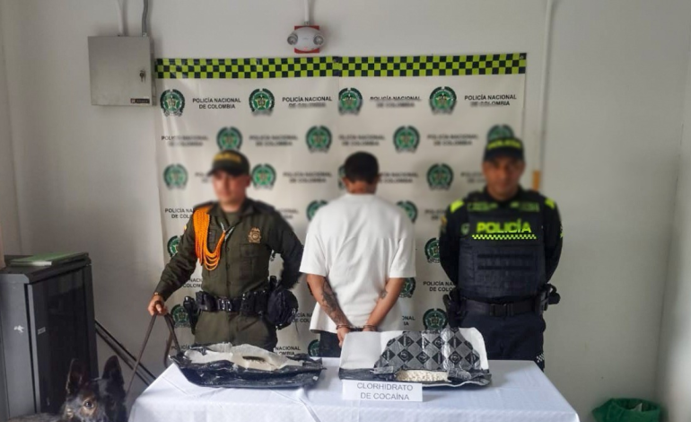 Joven de 18 años colapsó con 1.400 gramos de cocaína en el Aeropuerto Internacional Matecaña de Pereira

 – Primer plano