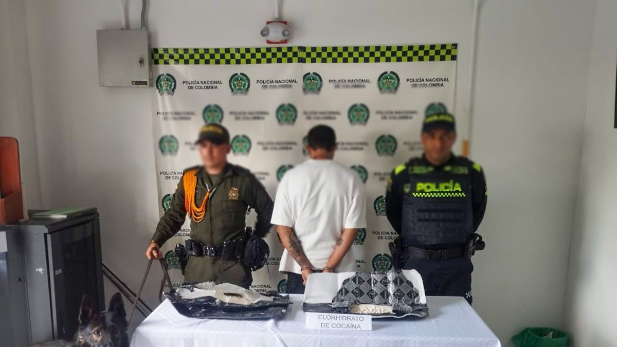 Joven de 18 años colapsó con 1.400 gramos de cocaína en el Aeropuerto Internacional Matecaña de Pereira

 – Primer plano