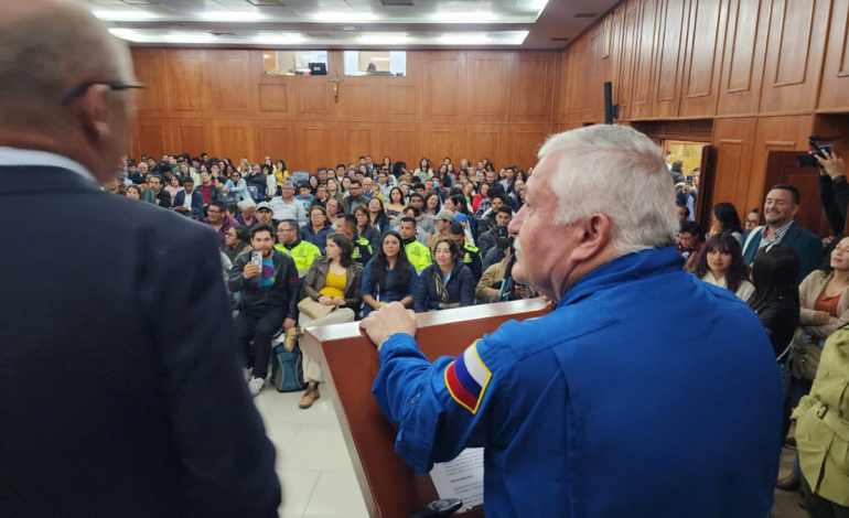 «¿Cuál es la diferencia entre un cosmonauta y un astronauta?» y las cuestiones resueltas en Tunya por el célebre cosmonauta ruso Fyodor Yurchychin

 – Primer plano