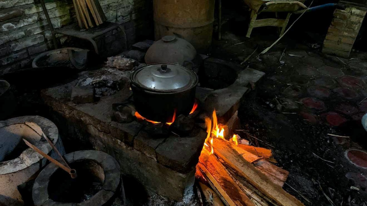 Invertirán $19 mil millones en estufas ecoeficientes para reducir consumo de leña y prevenir enfermedades en 39 municipios de Boyacá: ese es el plan

 – Primer plano