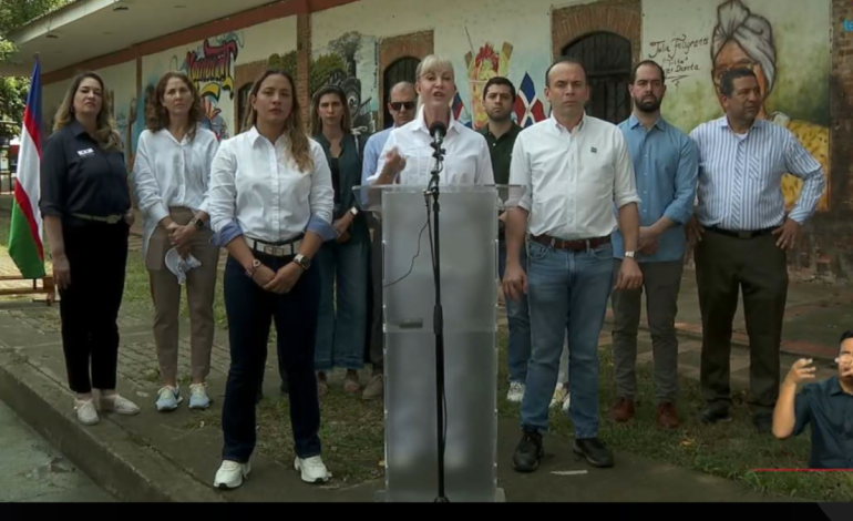 compuestos analizan la reacción de Petro

 – Primer plano