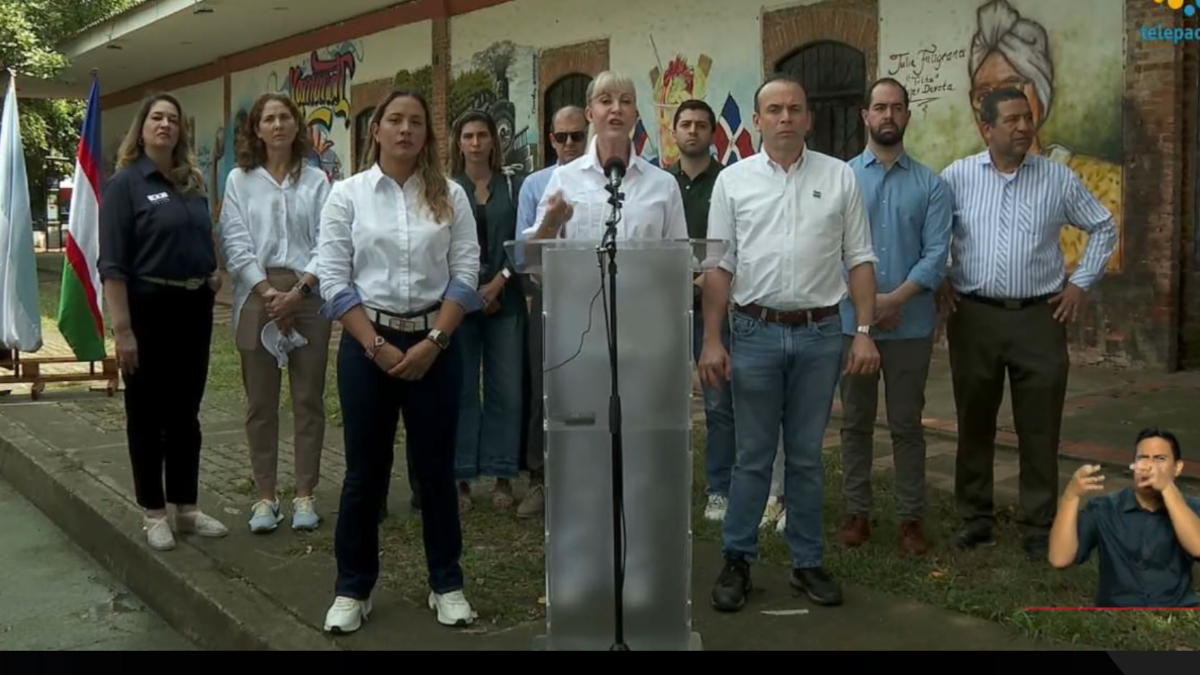 compuestos analizan la reacción de Petro

 – Primer plano