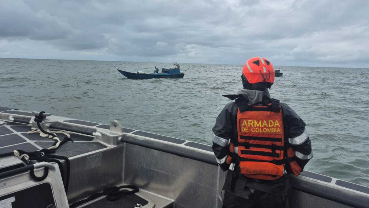 Fue una operación de rescate de seis pescadores cuyas embarcaciones estaban a la deriva en el Pacífico

 – Primer plano