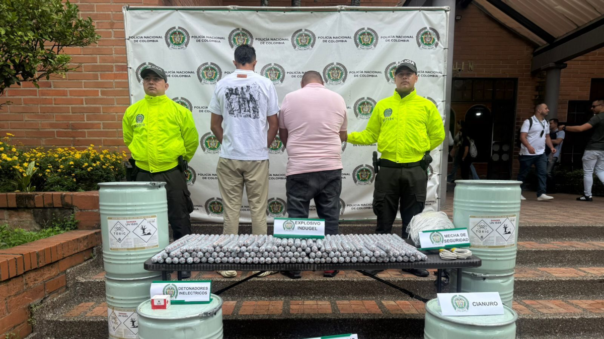 Traficantes de explosivos del «clan del Golfo» de Cisneros en Antioquia fueron capturados con un cargamento masivo de materiales destinados a la elaboración de artefactos

 – Primer plano