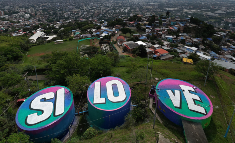 Artistas de la comuna 20 agregaron color en forma de murales.

 – Primer plano