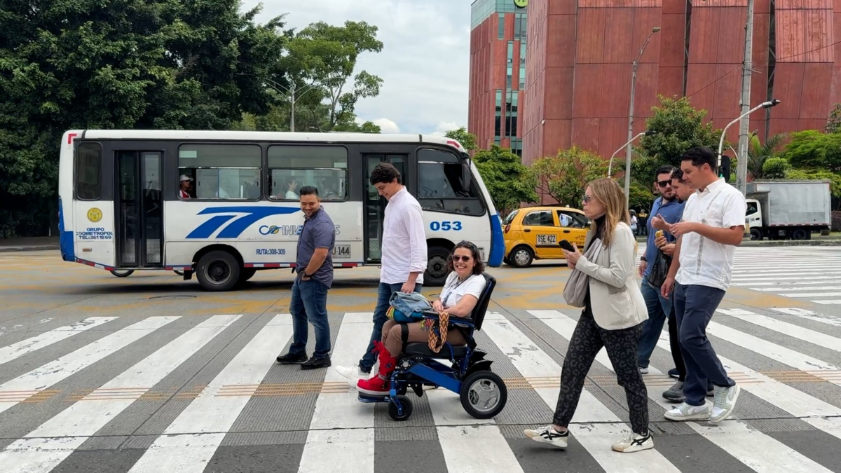 Ruta N ha comprometido 1.000 millones de pesos para buscar soluciones a problemas relacionados con la movilidad inclusiva y el acceso al transporte público en Medellín

 – Primer plano