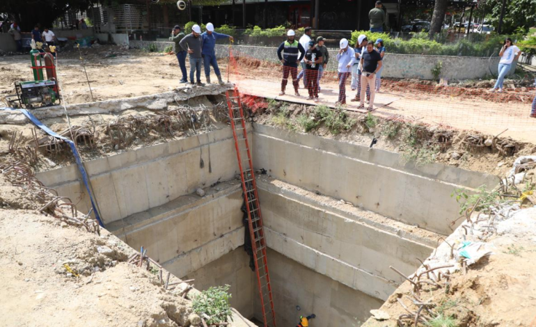 El desarrollo del arroyo de la Calle 85 continúa con la finalización de la construcción de la segunda sección del metro y los planes para una eventual conexión con la Calle 84.

 – Primer plano
