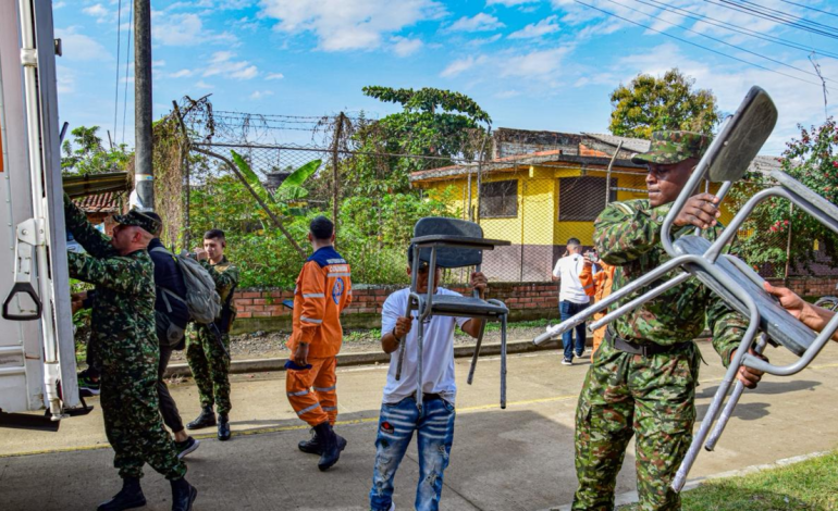 Una alianza que convirtió toneladas de plástico en escritorios para mejorar la vida de 400 estudiantes del Valle

 – Primer plano