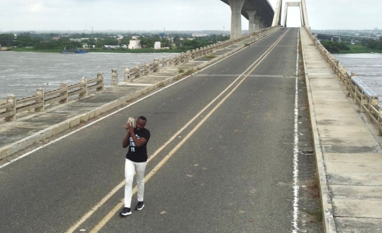 “Nos ataron al progreso en Bogotá”.

 – Primer plano