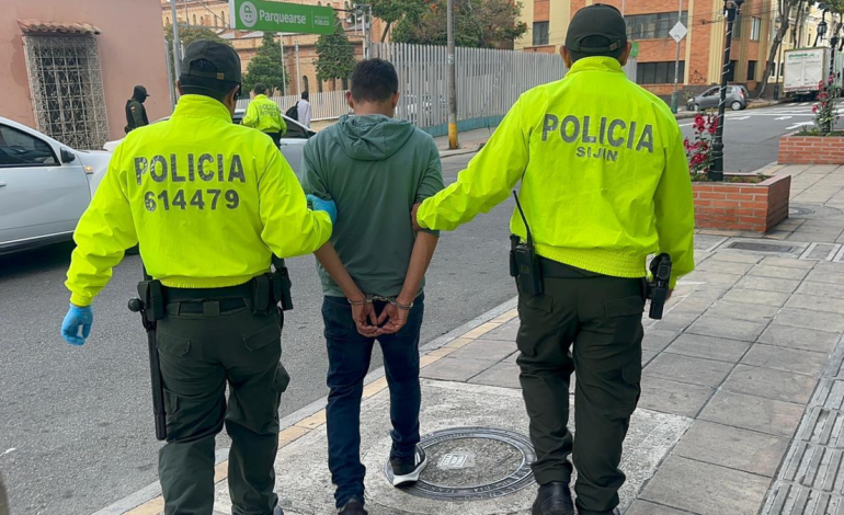 Dzięki infiltratorowi doprowadzają do upadku gangu przestępczego, który miesięcznie sprzedawał narkotyki na prestiżowym uniwersytecie Bucaramanga o wartości ponad 1 miliarda dolarów
 – Primer plano