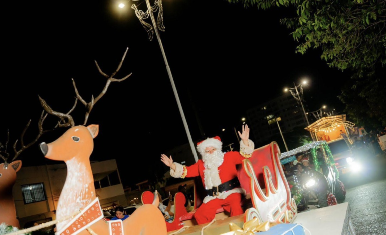 Más de 600 niños y once tarimas iluminadas en un espectáculo navideño

 – Primer plano