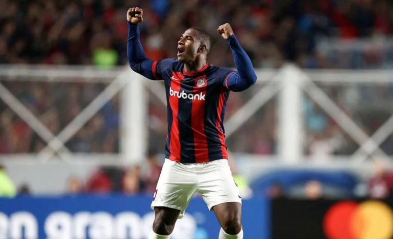 Jhojan Romaña parece estar en los ojos de Boca Juniors

 – Primer plano