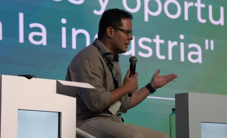 «Sector gasolineras llama a consultas para superar conflicto entre DIAN y Reficar: David Jiménez

 – Primer plano