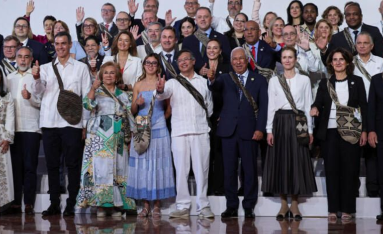 La historia de las mochilas tejidas por los Arhuacas de la Sierra Nevada que Petro regaló a los líderes de América y Europa

 – Primer plano