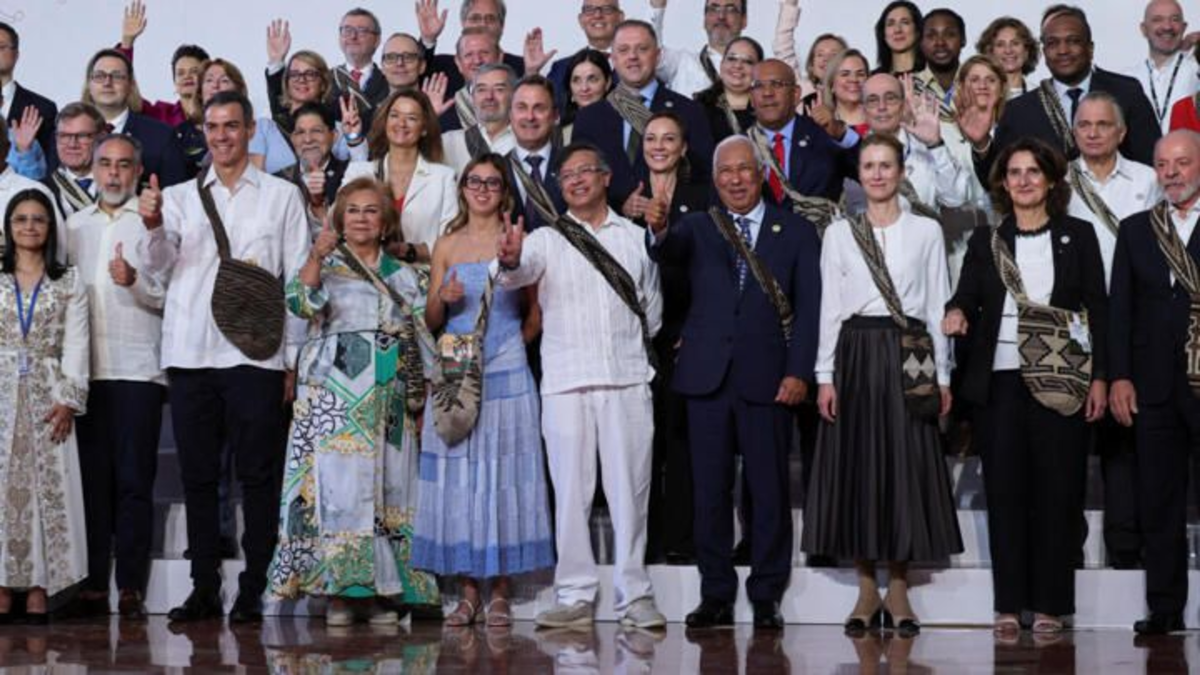 La historia de las mochilas tejidas por los Arhuacas de la Sierra Nevada que Petro regaló a los líderes de América y Europa

 – Primer plano