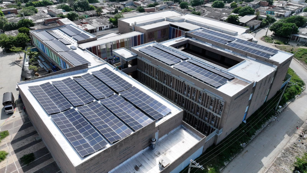 Se expande la primera comunidad solar de Barranquilla

 – Primer plano