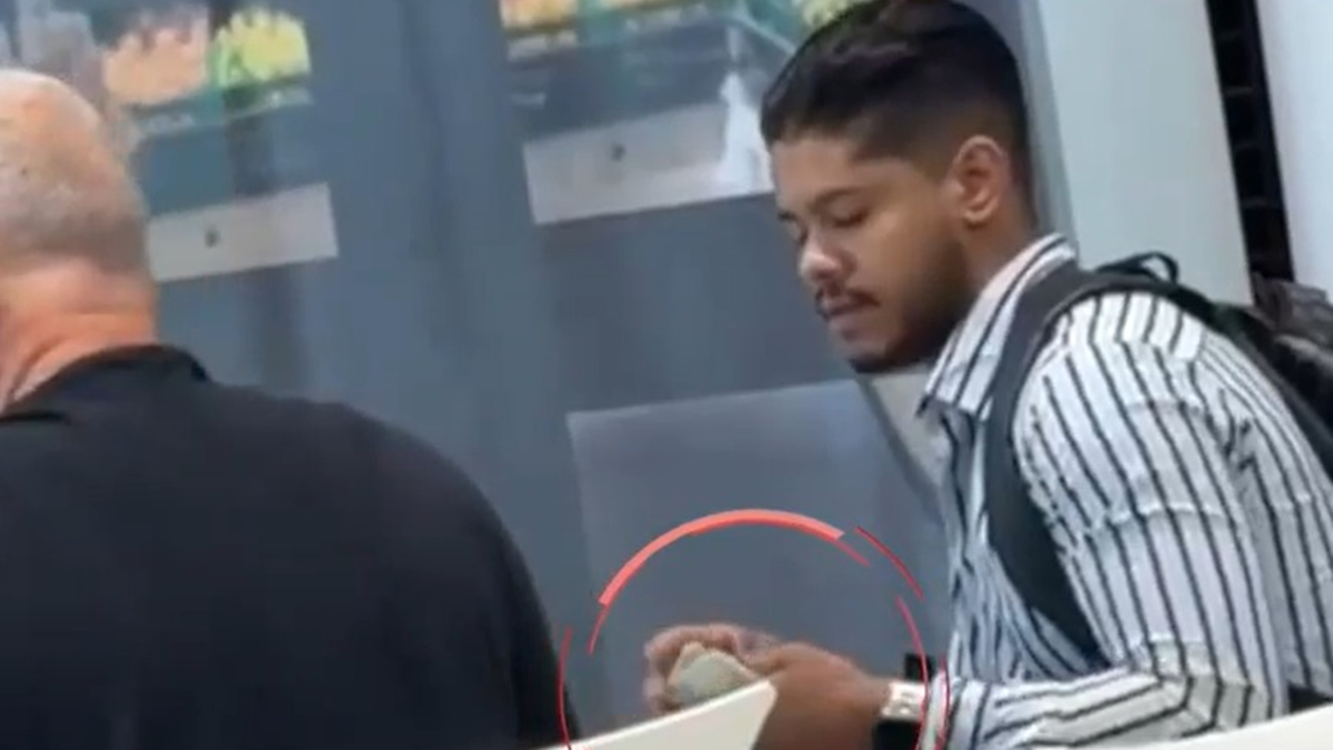 Se hicieron pasar por miembros de la oficina de Envigado para exigir 10.000 PLN a un estadounidense en un reconocido centro comercial de Bucaramanga. dolares

 – Primer plano