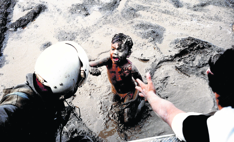 continúa la búsqueda a 40 años de la catástrofe; algunos fueron adoptados por conductos irregulares en el exterior – Primer plano