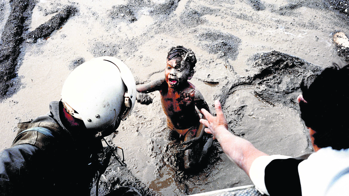 continúa la búsqueda a 40 años de la catástrofe; algunos fueron adoptados por conductos irregulares en el exterior – Primer plano