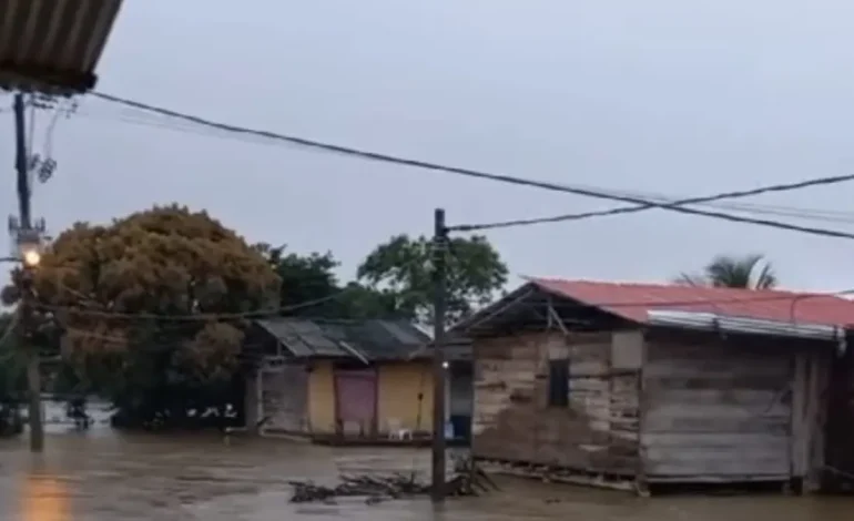Más de 47 municipios de Valle, Chocó, Cauca y Nariño están en alerta por fuertes precipitaciones que provocaron deslizamientos de tierra

 – Primer plano