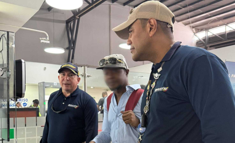 Ciudadano estadounidense expulsado del país por acosar a mujeres y amenazar a funcionarios de inmigración colombianos en Cartagena

 – Primer plano