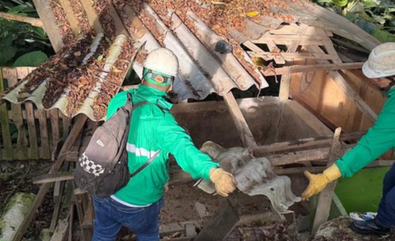 Destruyen casetas ilegales utilizadas para estacionamiento, ventas y eventos clandestinos en el municipio de 1 Medellín

 – Primer plano