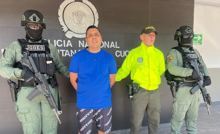 Dos delitos por los que se buscaba al seudónimo de Cardi, líder de la banda criminal «Los Turcos», que se escondía en tres ciudades del país.

 – Primer plano