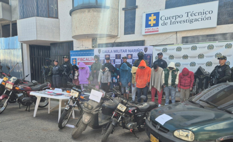 Se trataría de una temida organización criminal vinculada al “Tren de Aragua” en la frontera Colombia-Ecuador; De esta manera se realizaron 11 disparos.

 – Primer plano