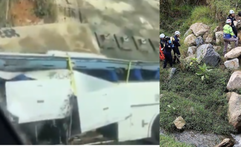 Así cayó un autobús por un acantilado en Antioquia tras accidente que mató a 17 personas: impactantes fotos de los restos

 – Primer plano