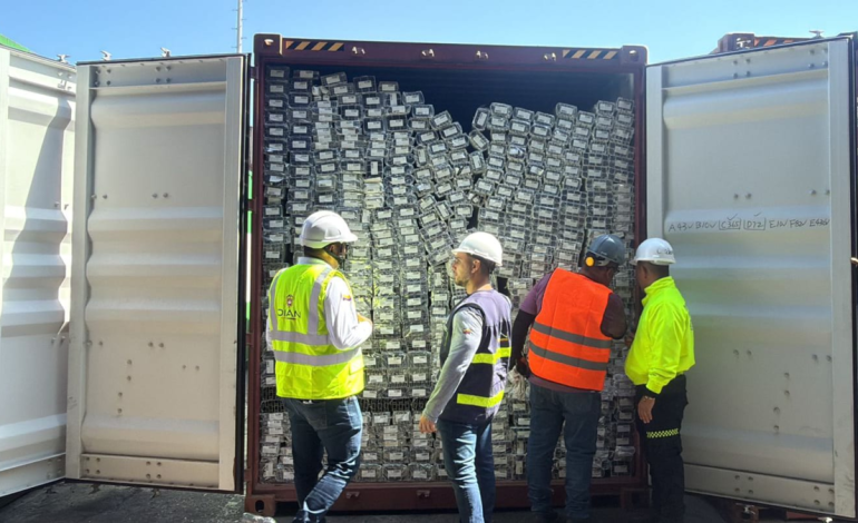 Captan cargamento de perfiles de aluminio por valor de casi $4.700 millones

 – Primer plano