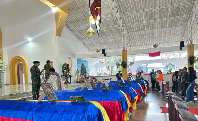 Con honores y vigilia despidieron a siete militares asesinados durante ataque del ELN en Aguachica.

 – Primer plano
