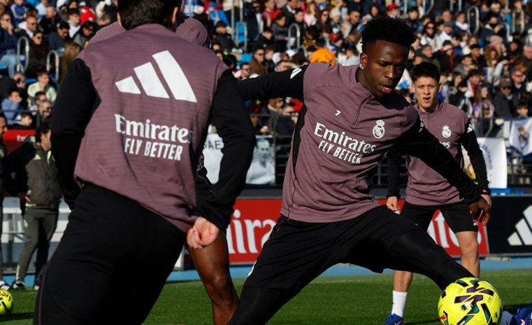 El Real Madrid entrena ante su afición

 – Primer plano
