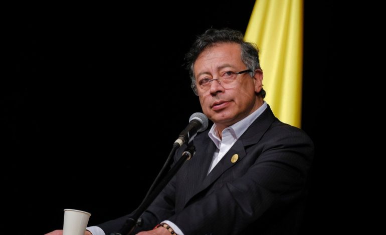 Petro introduce un nuevo arancel del 30% a Ecuador

 – Primer plano