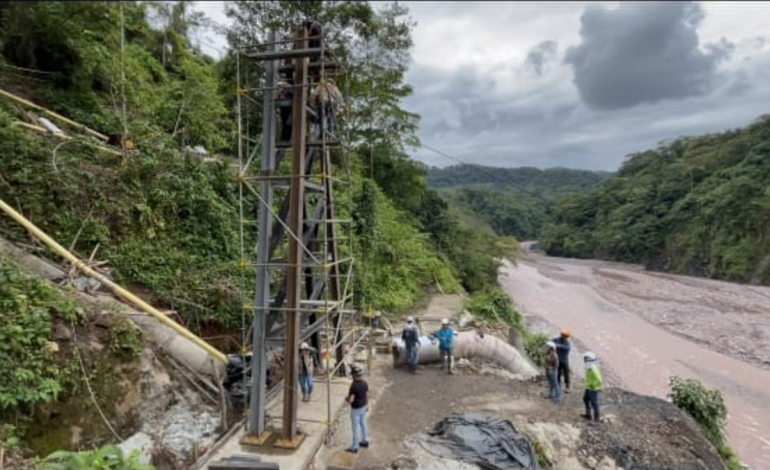 El municipio de Villavicencio lleva cuatro meses sin suministro de agua debido al derrumbe de un puente colgante, que rompió 130 metros de tubería.

 – Primer plano