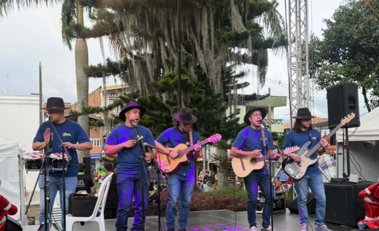 Medellín reafirma su compromiso con los municipios durante el Día de la Cultura, los Servicios y el Reconocimiento

 – Primer plano