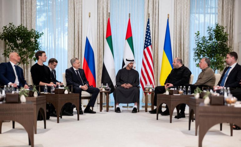 Primer acercamiento diplomático: Washington, Kyiv y Moscú entablan un diálogo directo

 – Primer plano