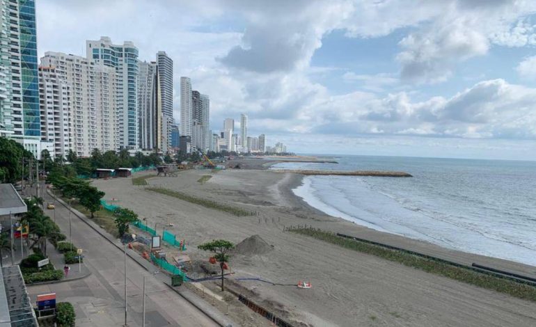 El trabajo de protección costera está avanzado en casi un 90 por ciento y las autoridades se han comprometido a completarlo en 2026.

 – Primer plano