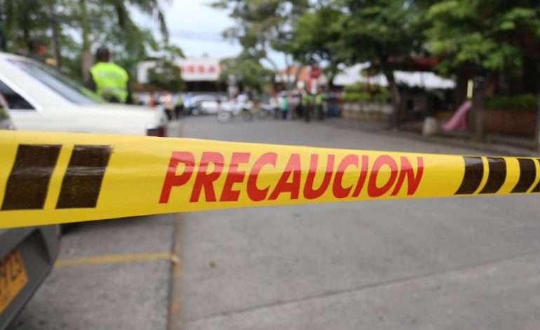 cayó en un recipiente con agua mientras los familiares estaban distraídos

 – Primer plano