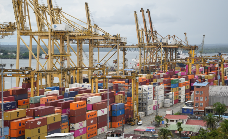 Las industrias de limpieza, farmacéutica y alimentaria son las más afectadas

 – Primer plano