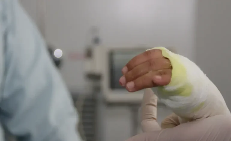 Un menor de ocho años se encuentra en la UCI debido a graves quemaduras por gasolina recibida en su cuerpo.

 – Primer plano