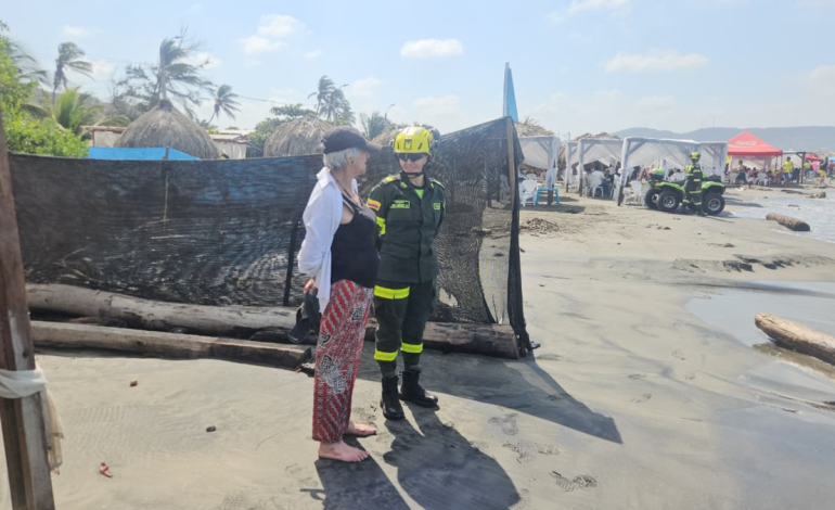Dos jóvenes fueron rescatados de una tragedia en las playas de Puerto Colombia: el fuerte oleaje se los llevó rápidamente

 – Primer plano