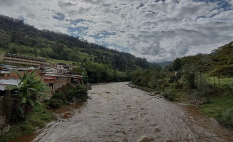 Las inundaciones afectan a varios sectores, dejando 10 muertos, 21 heridos y más de 1.200 familias afectadas.

 – Primer plano