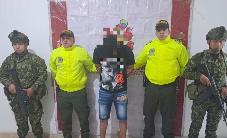 Cae alias Caballo, presunto activista paramilitar que ordenó asesinatos, provocó éxodo de 250 personas en Nariño y reclutó entre Colombia y Ecuador

 – Primer plano