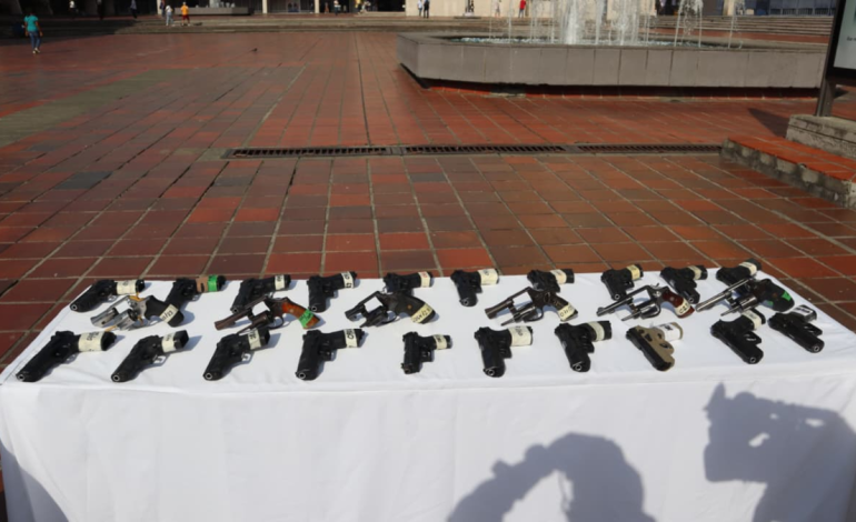 Ofrecen recompensa de hasta $20 millones por información que permita desmantelar talleres clandestinos de armas de fuego en Cali

 – Primer plano