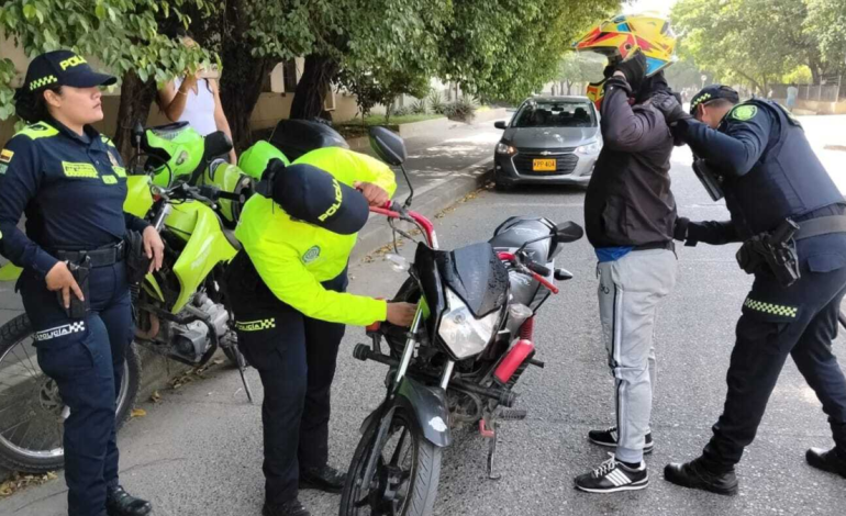 Una banda criminal amenaza con lanzar granadas de fragmentación a comerciantes de Fromlejo

 – Primer plano