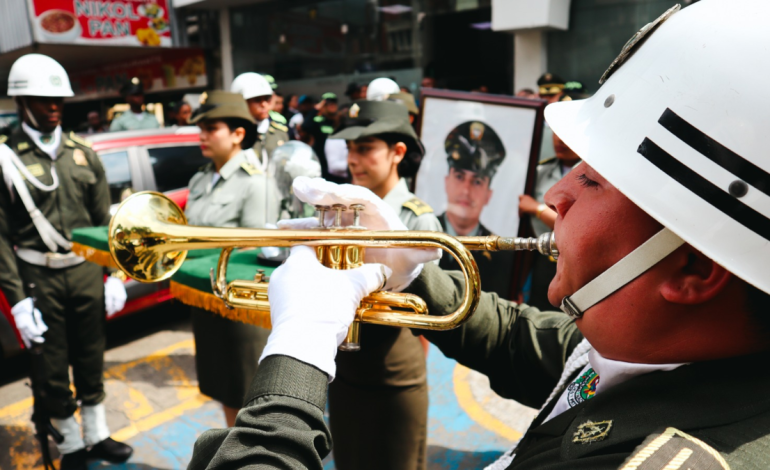 Se trataba de un uniformado cuyo hijo recién nacido resultó herido; ¿cómo está el bebé?

 – Primer plano