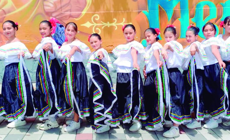 Estudiantes fortalecen el folklore regional

 – Primer plano