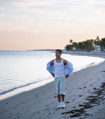 Aron Luix estrena “Pobla2”, ritmo, flow y vibra caribeña

 – Primer plano