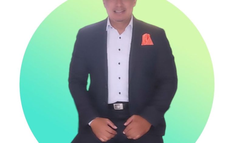 Efraín Delgado: la nueva voz del grupo romántico

 – Primer plano